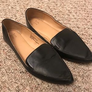 Cute black flats!